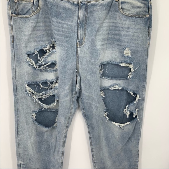 Nasty Gal distressed Mom Jeans - Picture 2 of 8